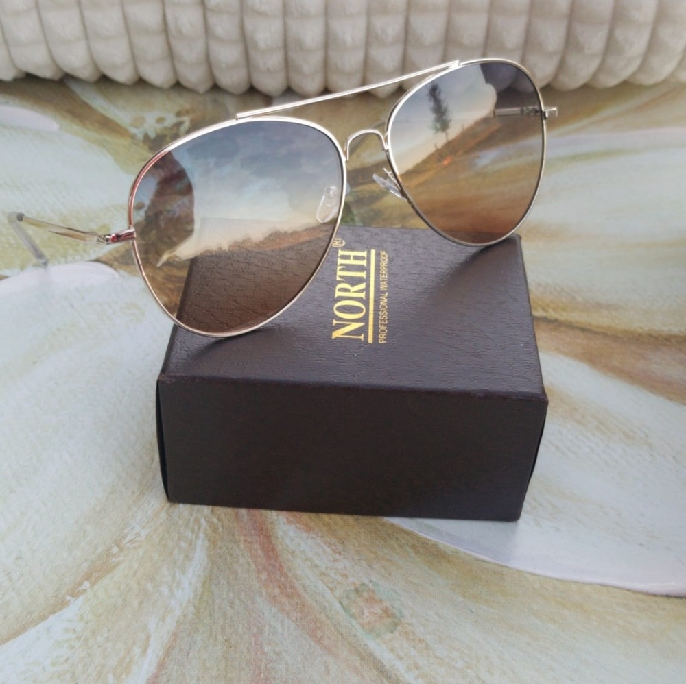 NEW TRENDY  AVIATOR STYLE UNISEX SUNGLASSES


Clas - Picture 2 of 3